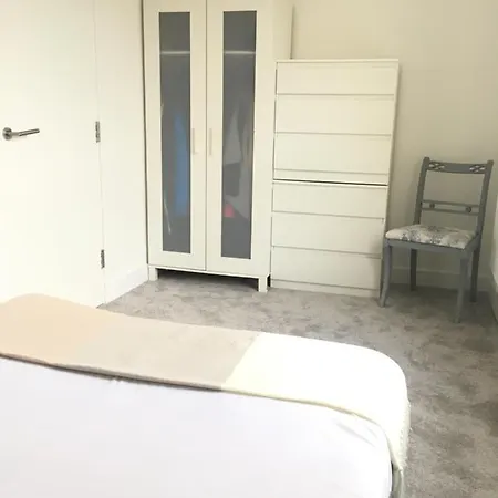 Sussex Mews Homestay *